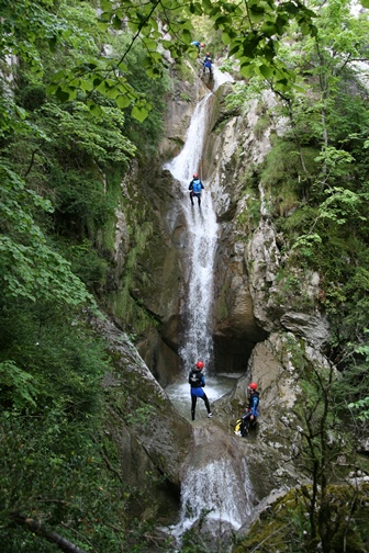 Horizon Vertical canyoning activités outdoor pleine nature Ariège Pyrénées Couserans