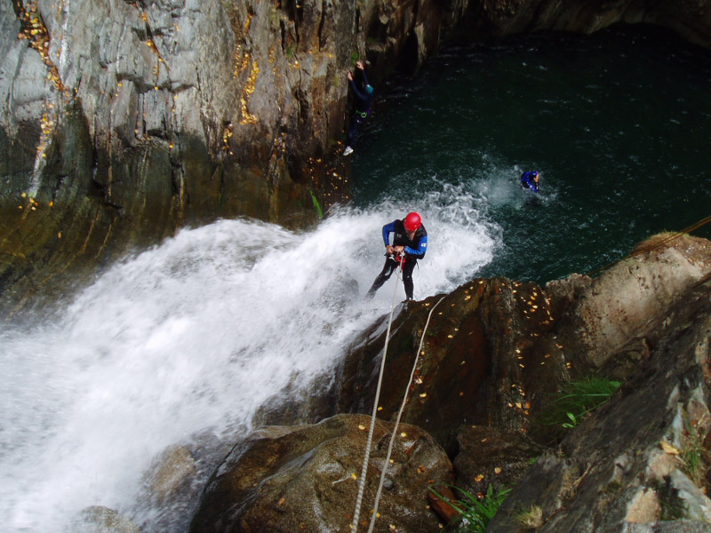 perfectionnement-au-canyoning-horizon-vertical