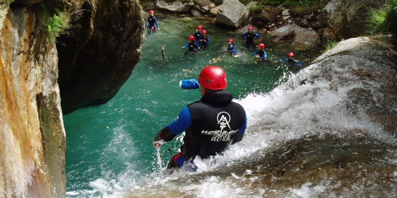 Horizon Vertical canyoning activités outdoor pleine nature Ariège Pyrénées Couserans