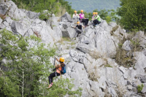 Roc aventure moulis horizon vertical st girons tyroliene entre amis